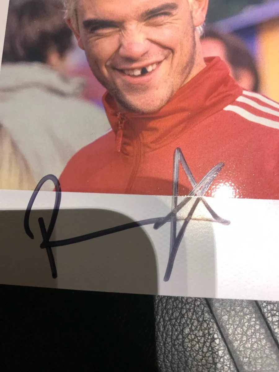 Robbie Williams signed - Image 4
