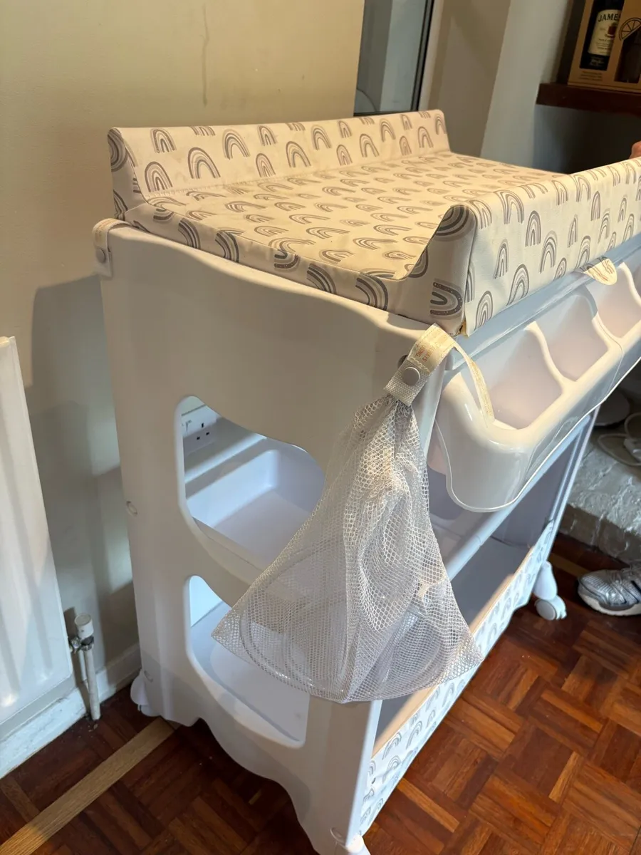 Changing table - Image 2