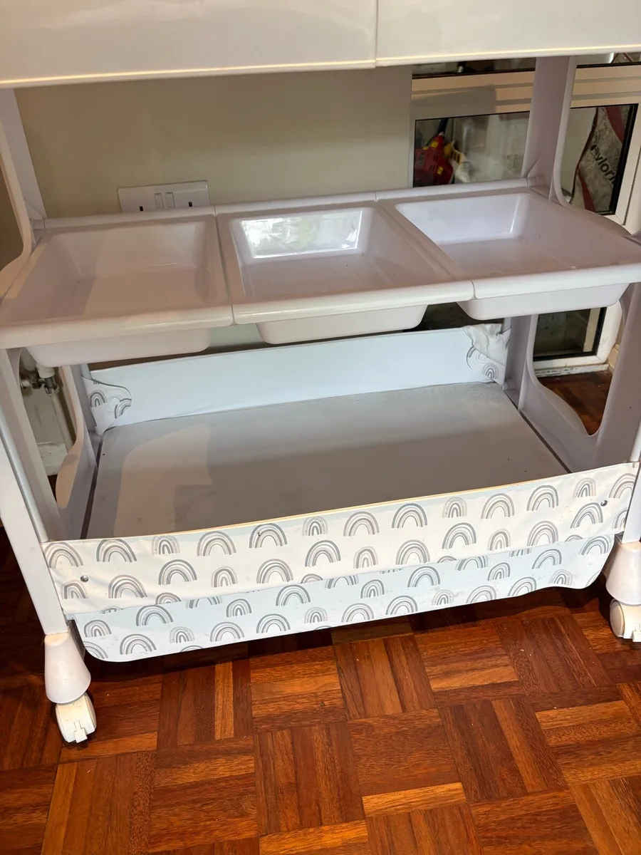 Changing table - Image 3