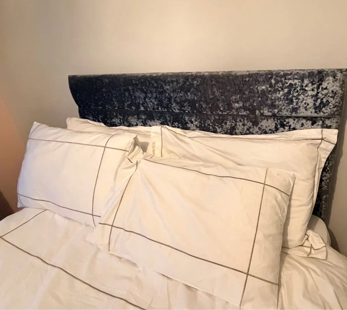 Dark Grey crushed velvet double bed  with storage - Image 4