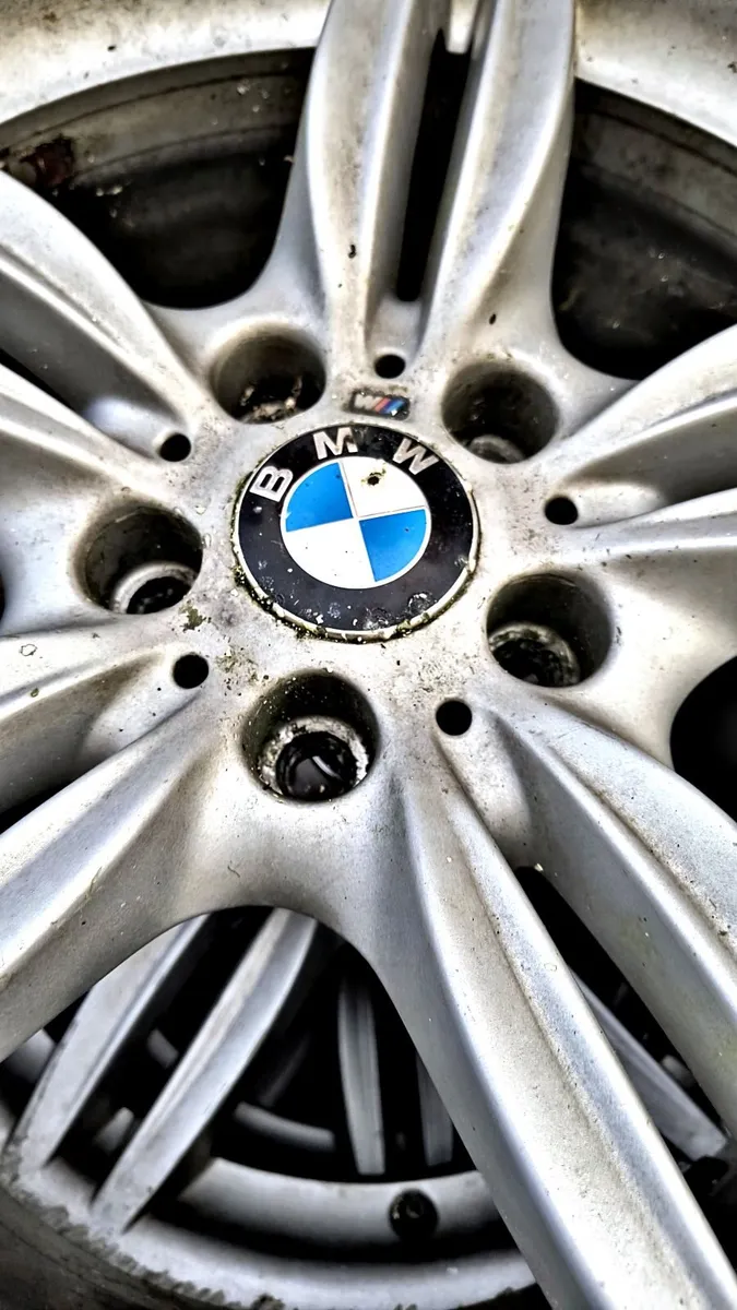 BMW ALUMINUM ALLOY WHEEL original - Image 1