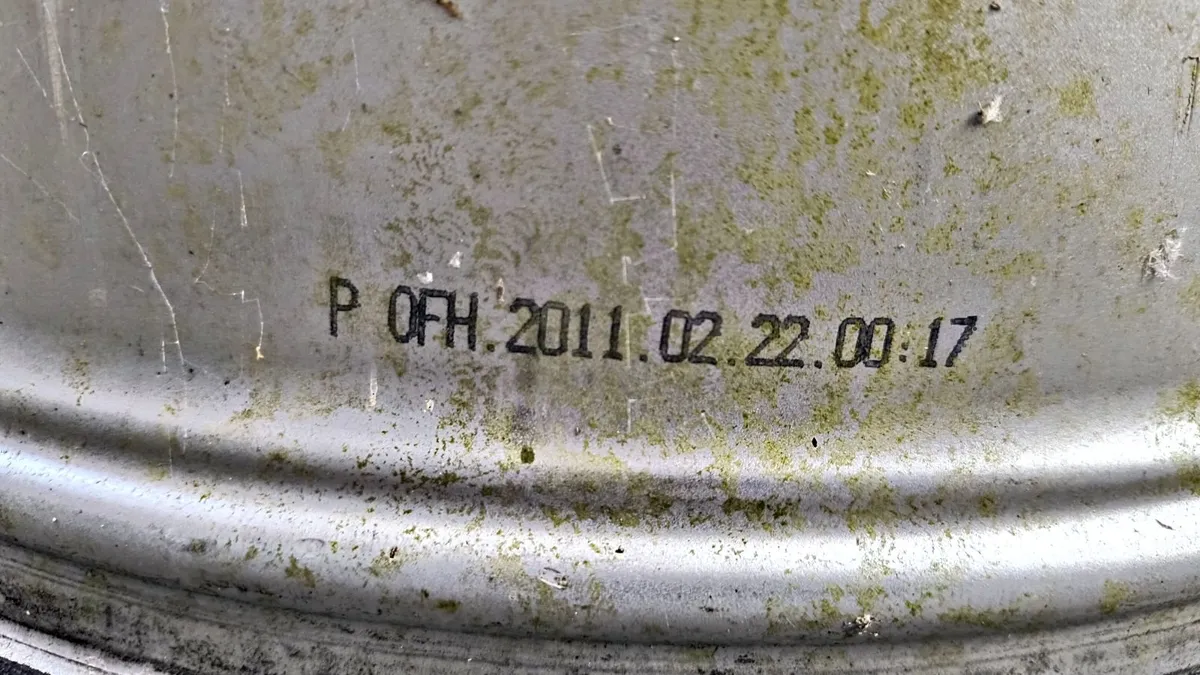BMW ALUMINUM ALLOY WHEEL original - Image 3