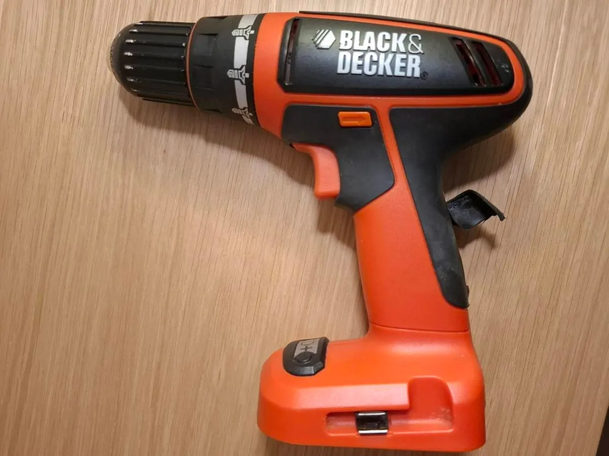 Black & Decker CP12 cordless drill + accessories - Image 1