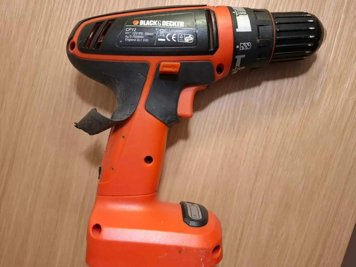 Black & Decker CP12 cordless drill + accessories - Image 2