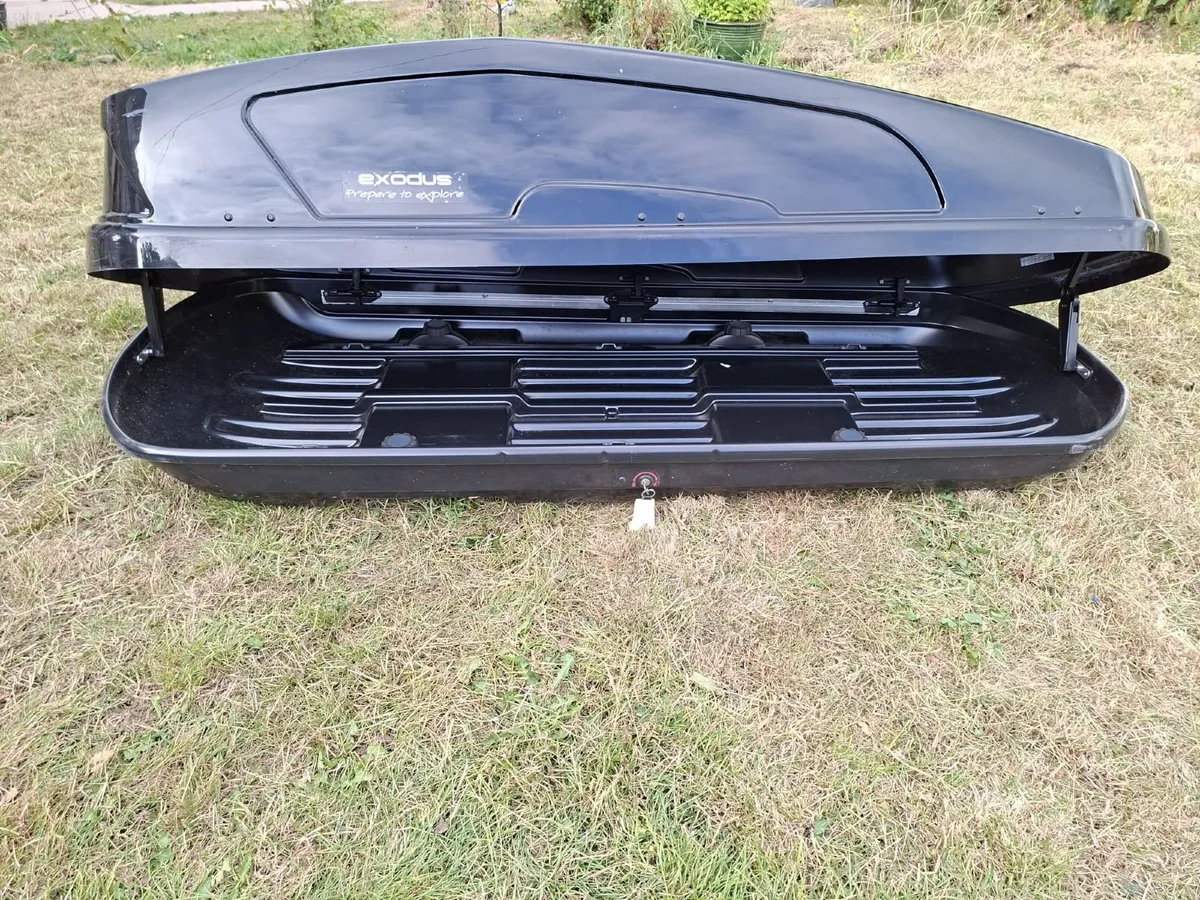 Roof Rack - Halfords -  580L Gloss Black Roof Box - Image 2