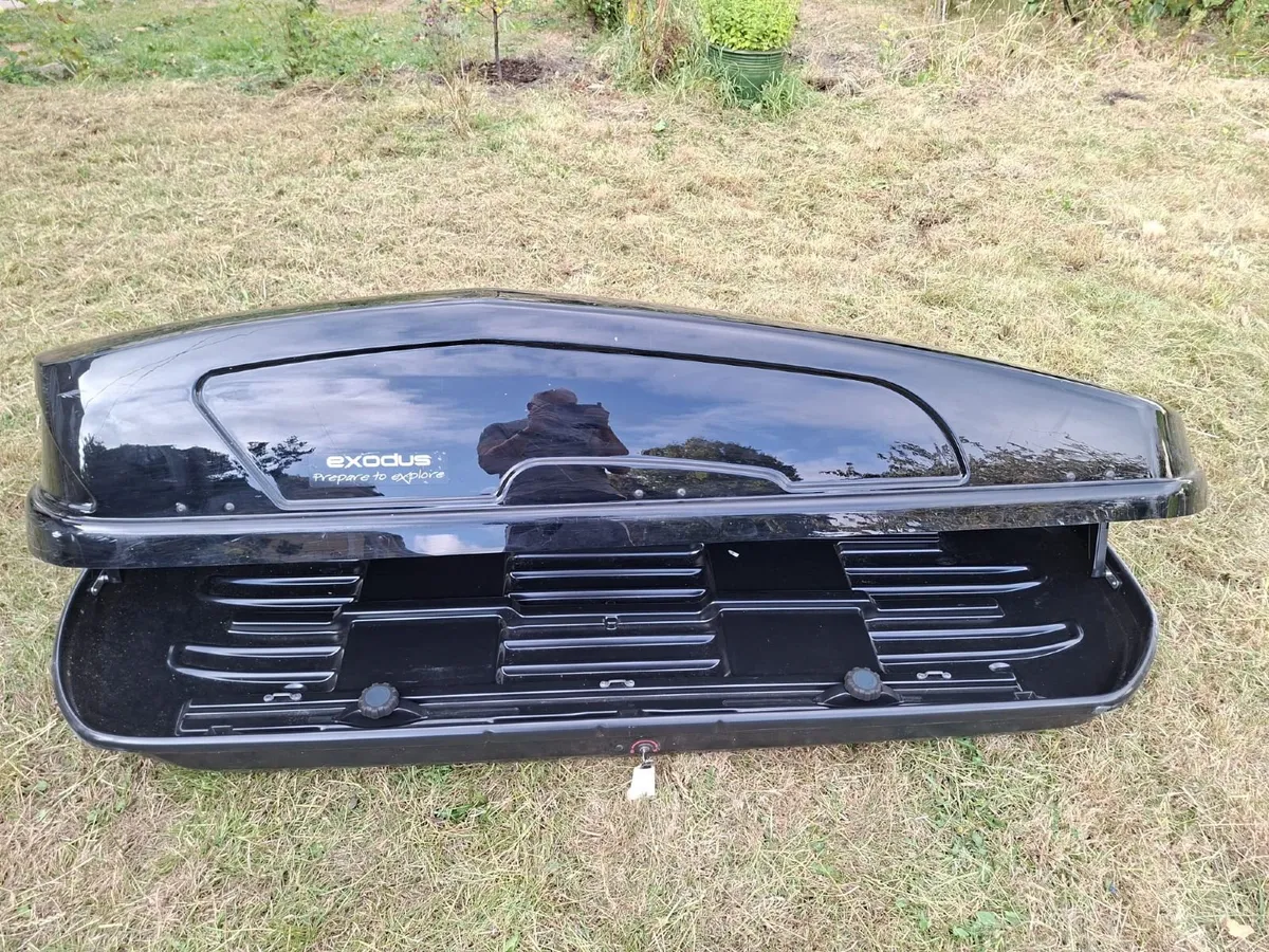 Roof Rack - Halfords -  580L Gloss Black Roof Box - Image 3