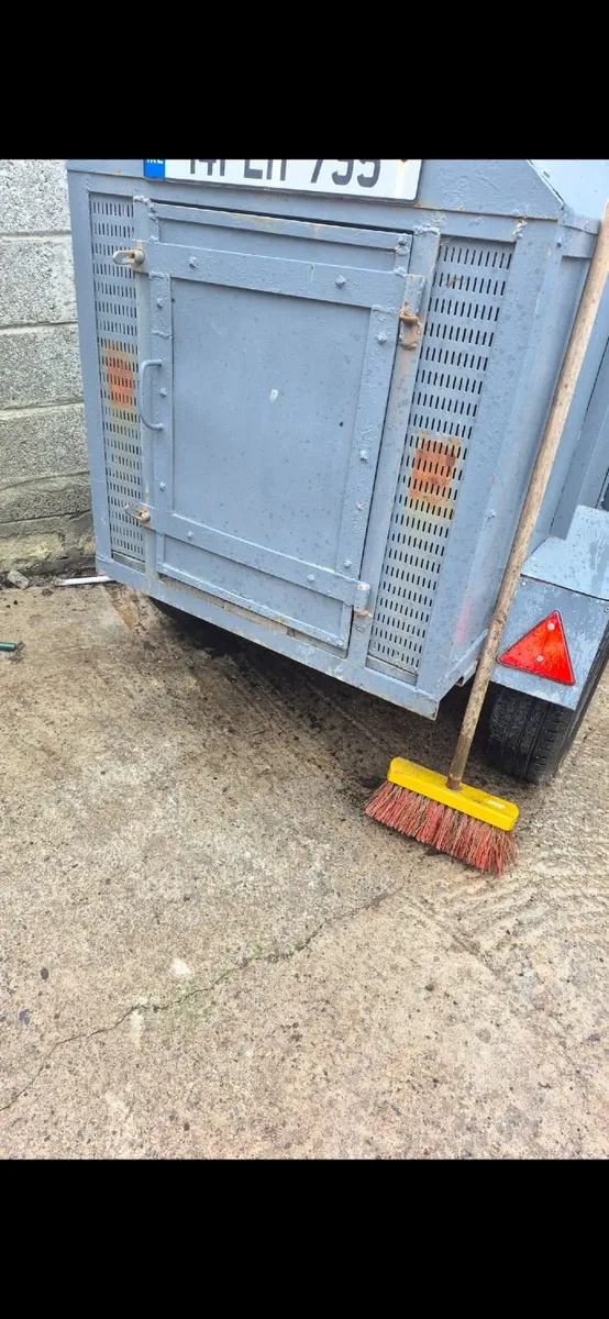 Dog Trailer. - Image 1