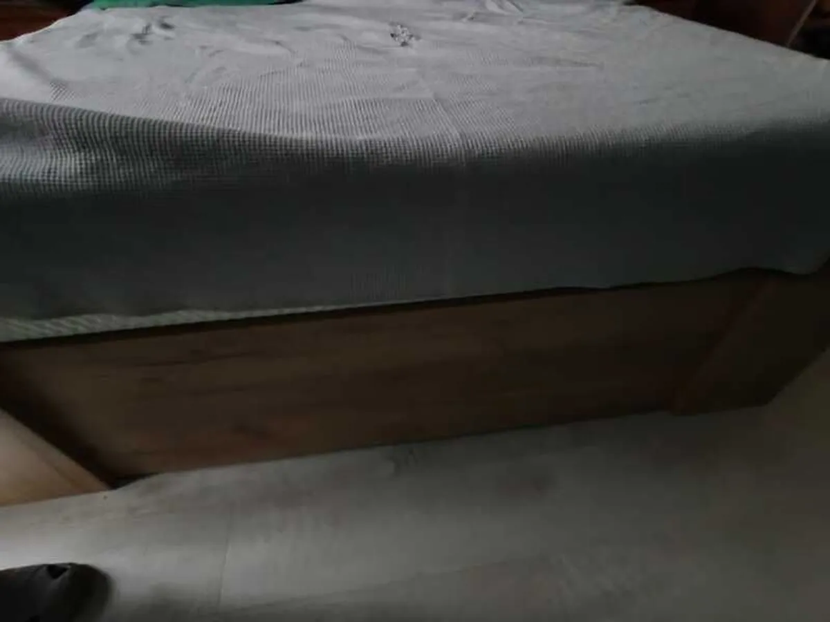 Bed frame - Image 1