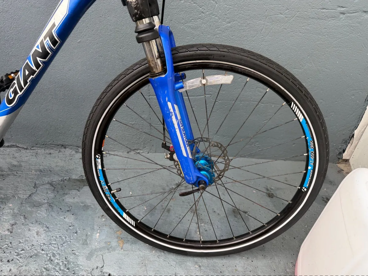Giant  hybrid bike - Image 4