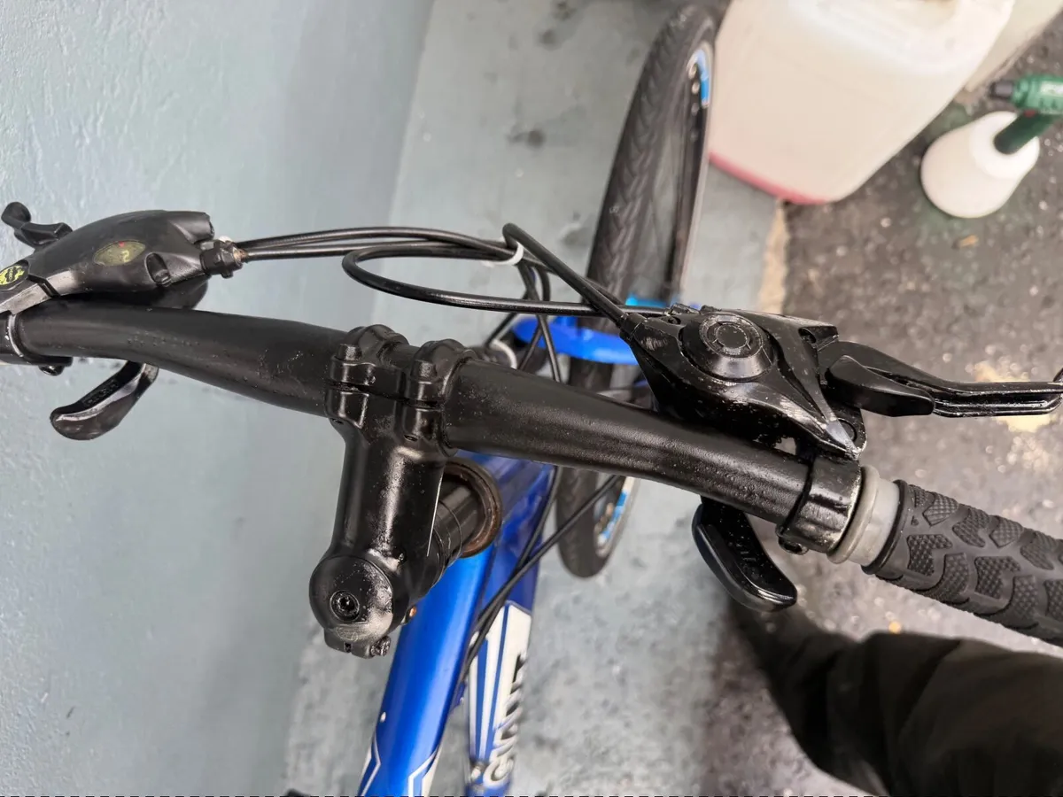 Giant  hybrid bike - Image 2