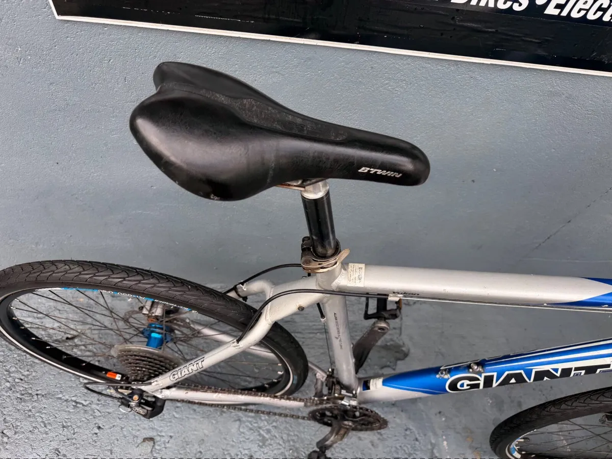 Giant  hybrid bike - Image 3