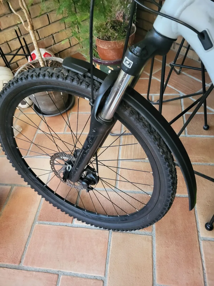 Boys Giant bike. Suitable for 10 to 13 years. - Image 3