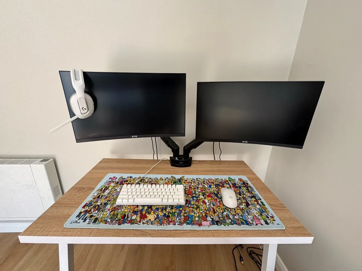 Gaming setup - Image 1