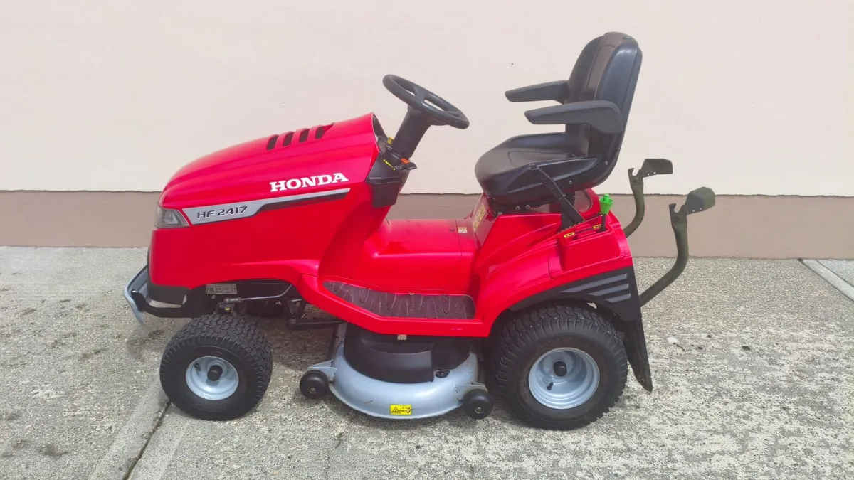 Honda 2417 Ride On Lawnmower - Image 4