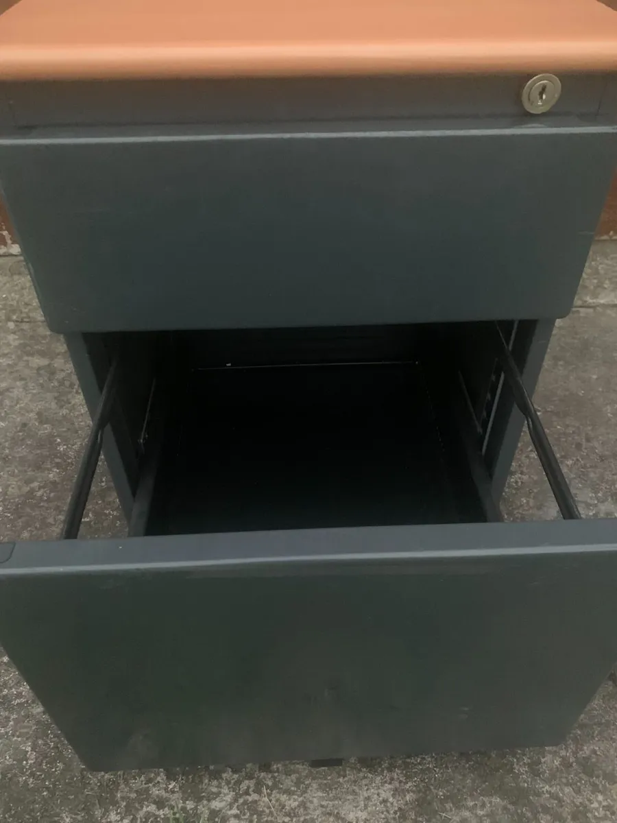 Pedestal - Image 4