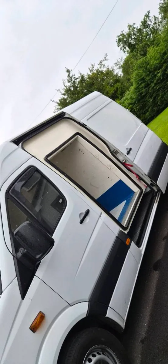 Mercedes Sprinter refrigerated van - Image 4