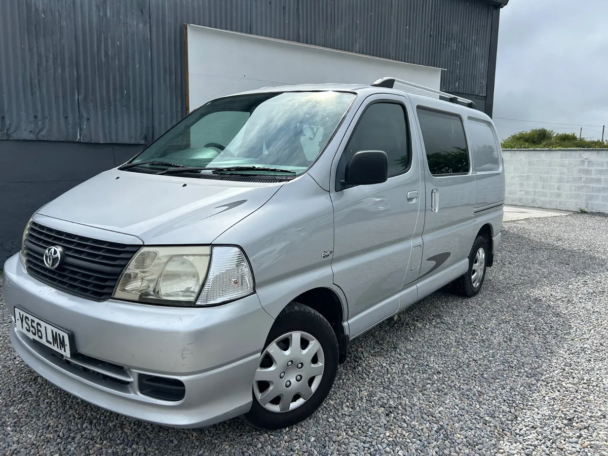 Campervan Toyota Hiace 2007 D4d - Image 1
