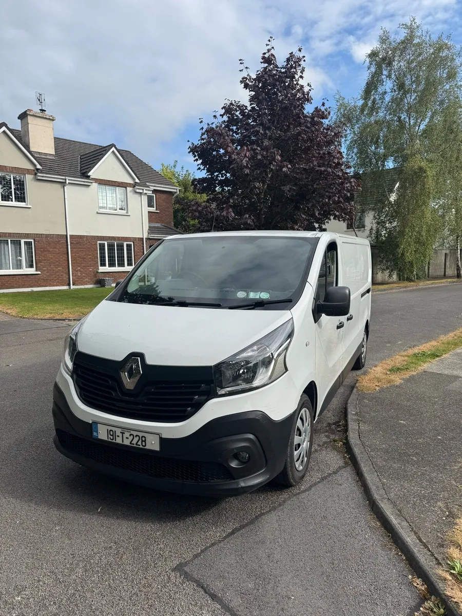 Renault Trafic day van low miles - Image 2