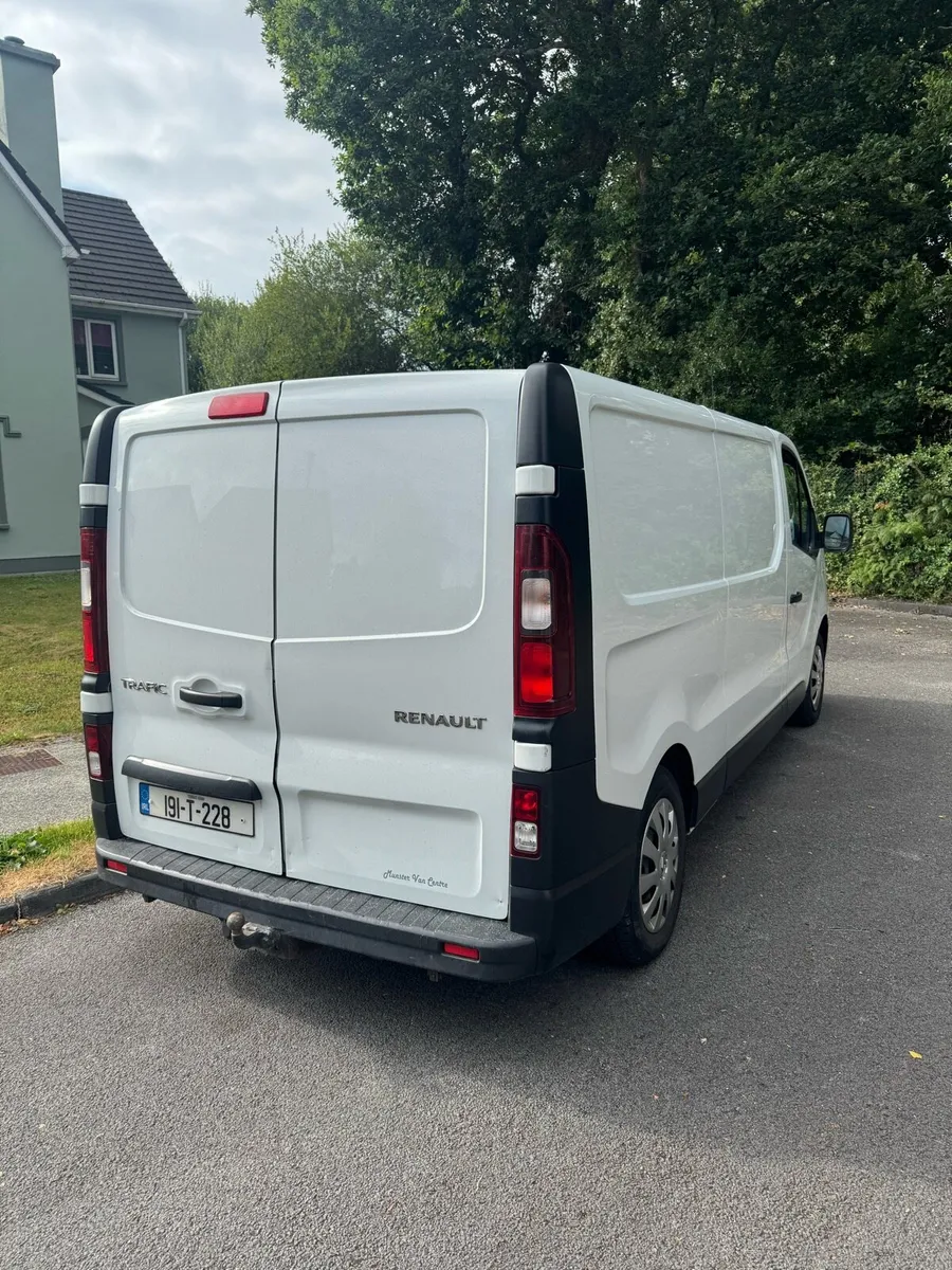 Renault Trafic day van low miles - Image 3