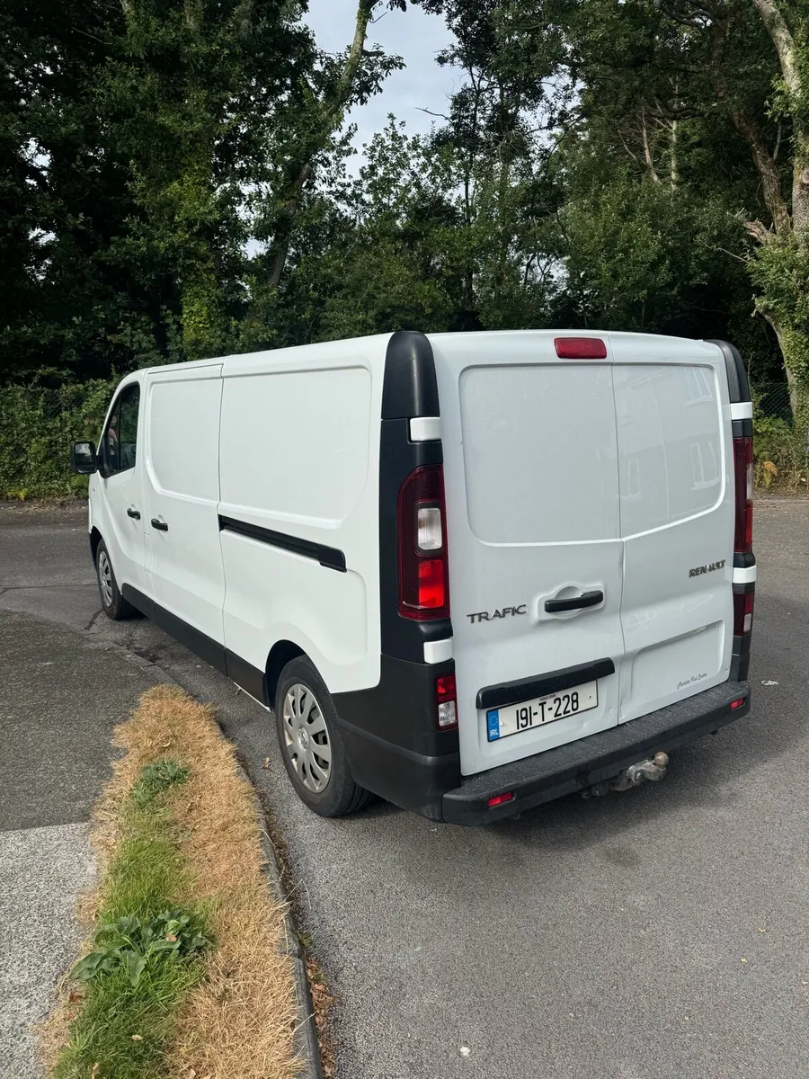 Renault Trafic day van low miles - Image 4