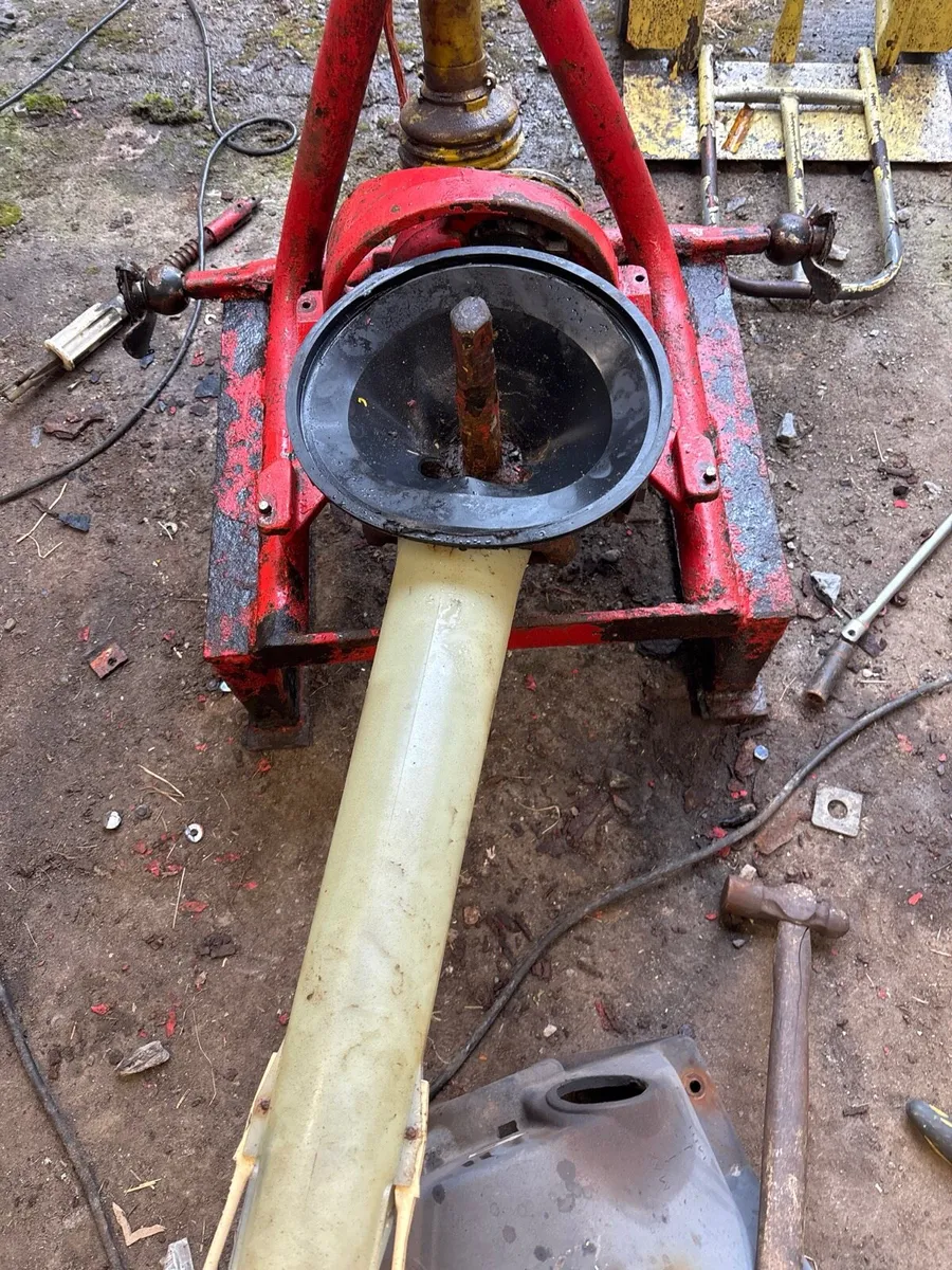Vicon fertiliser spreader - Image 3