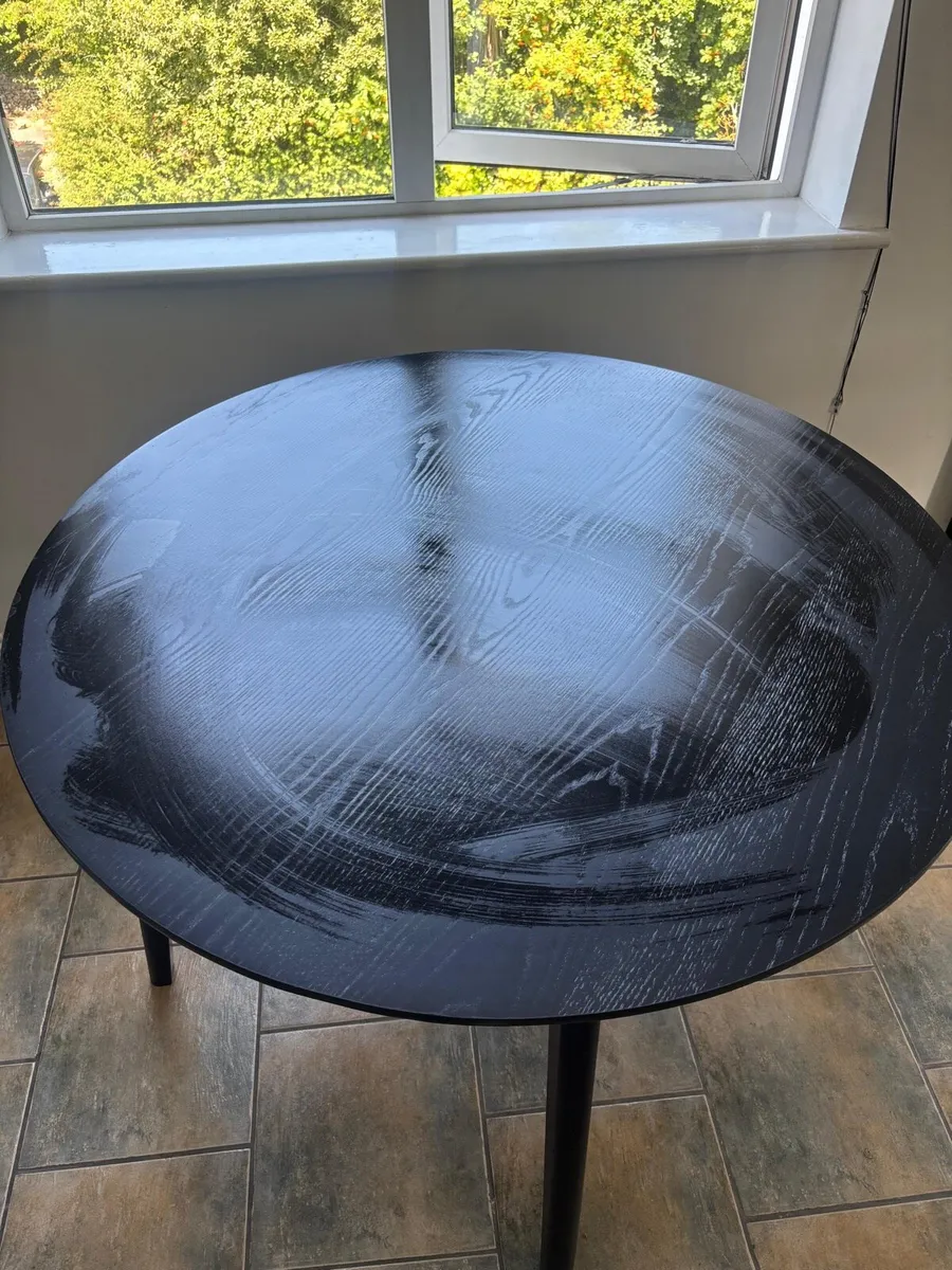 Kitchen table and chairs - Image 2