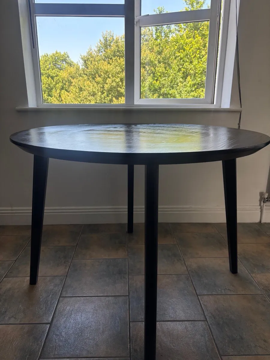 Kitchen table and chairs - Image 3