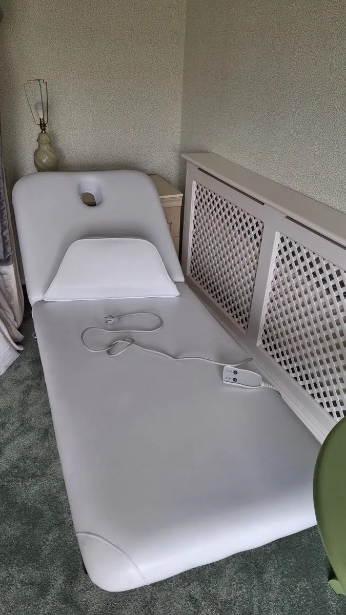Treatment/massage bed - Image 2
