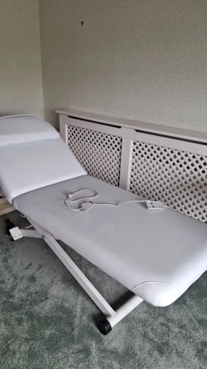 Treatment/massage bed - Image 3