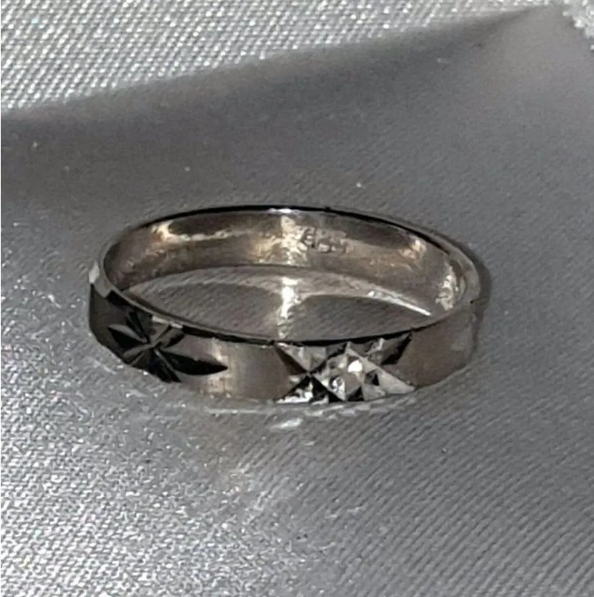 Hallmarked Silver Ex-Display Wedding Ring - Image 2