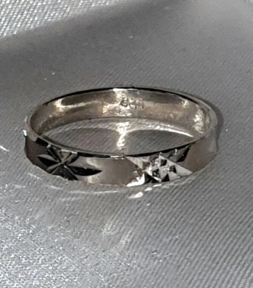 Hallmarked Silver Ex-Display Wedding Ring - Image 3