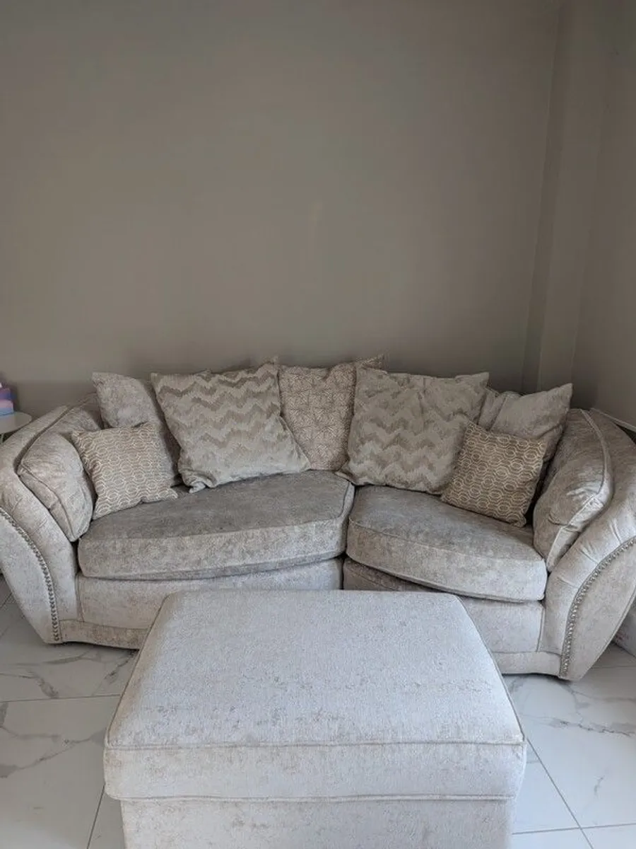sofa - Image 1