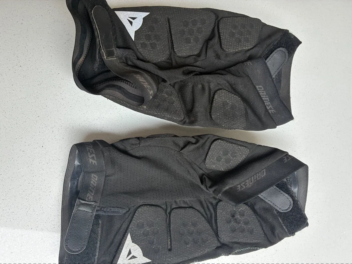 Dainese Mountain Bike Knee Pads – Size M - Image 4