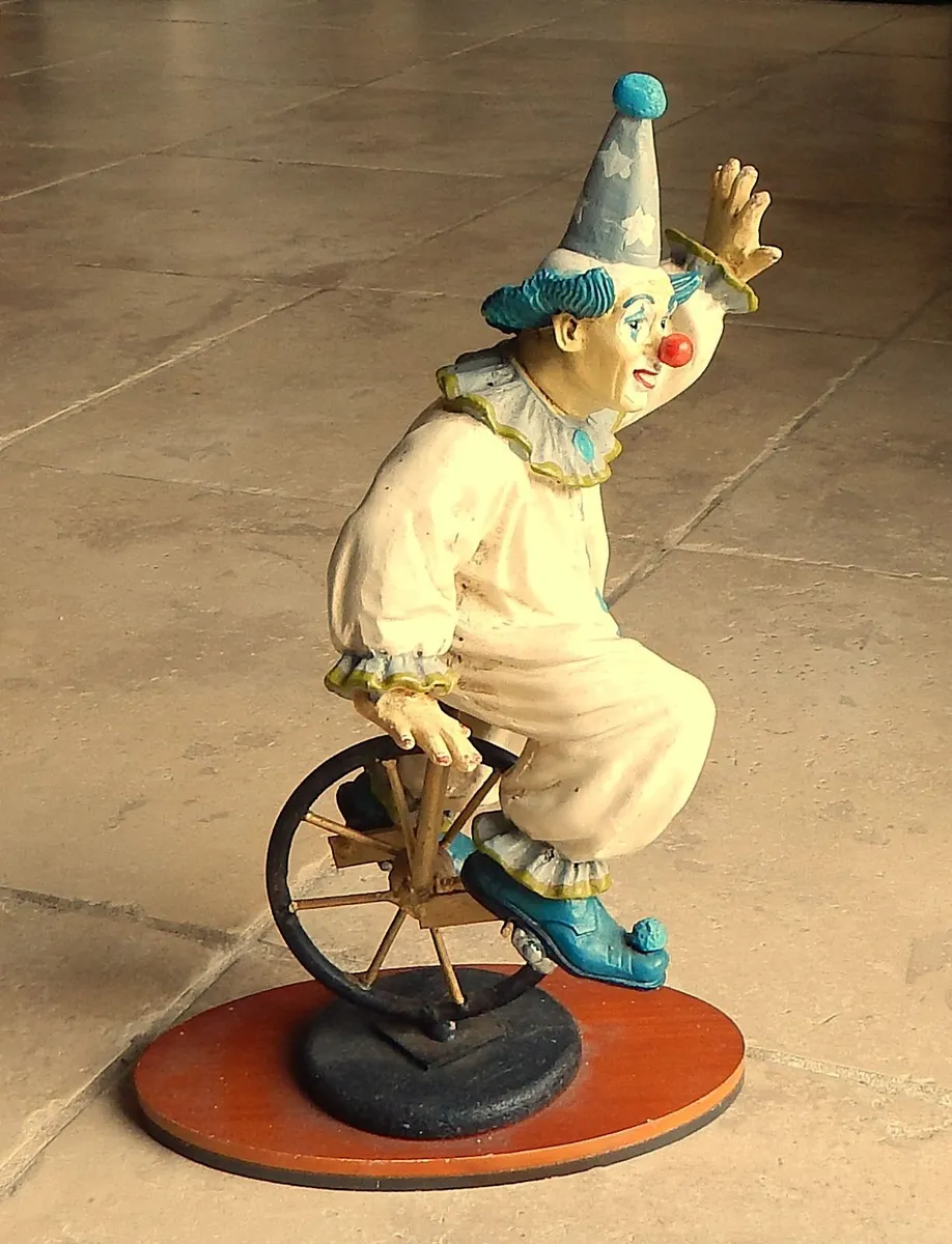 Vintage Resin Circus Clown Figurine - Image 3