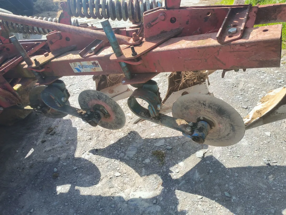 Kyllingstad 3 furrow plough - Image 3