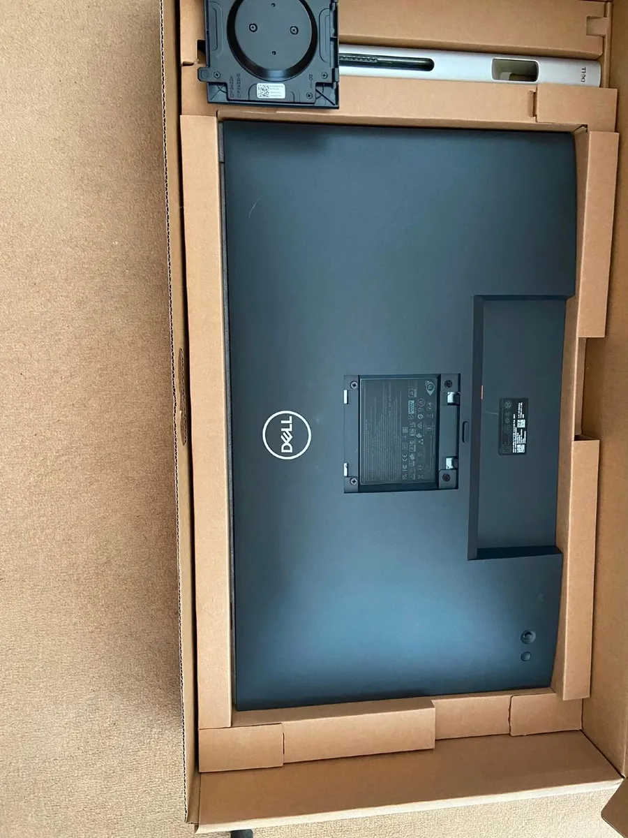 Dell 27 USB-C Hub Monitor (P2723DE / P2723DEc) - Image 3