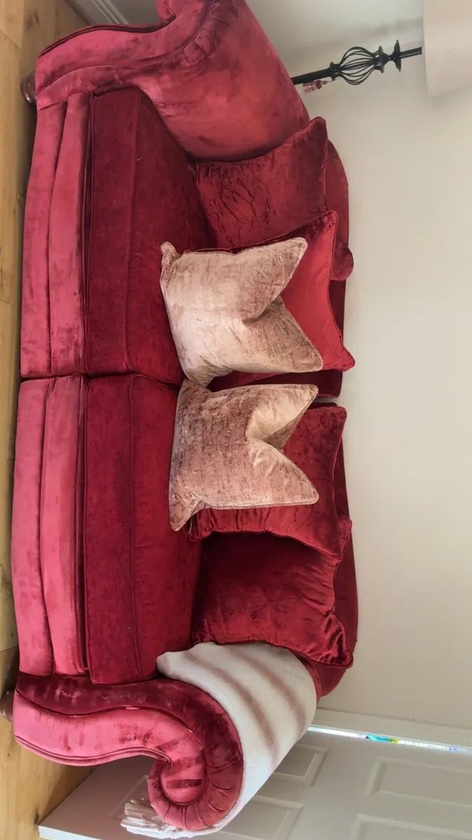 Red velvet American style 2 seater - Image 1