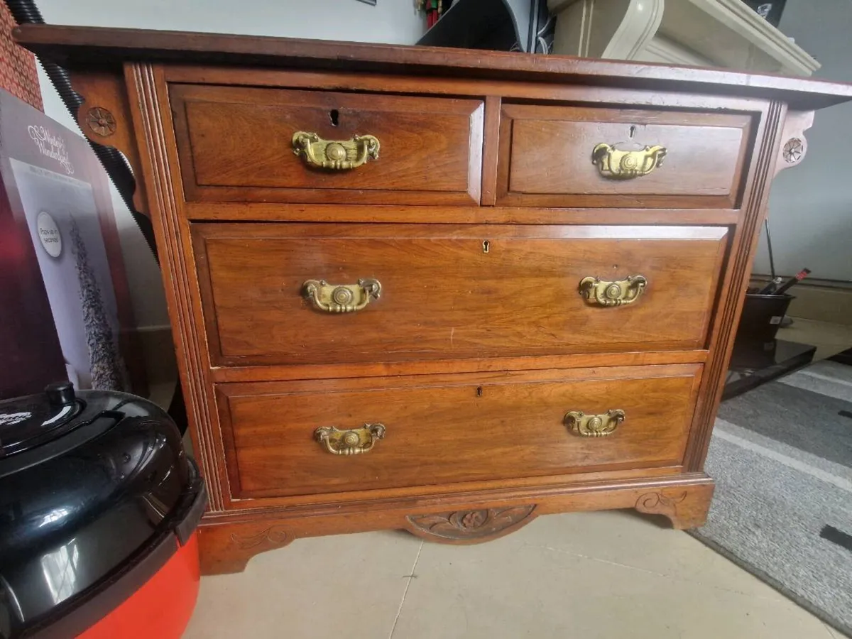 Victorian/Eastlake-style chest of drawe - Image 1