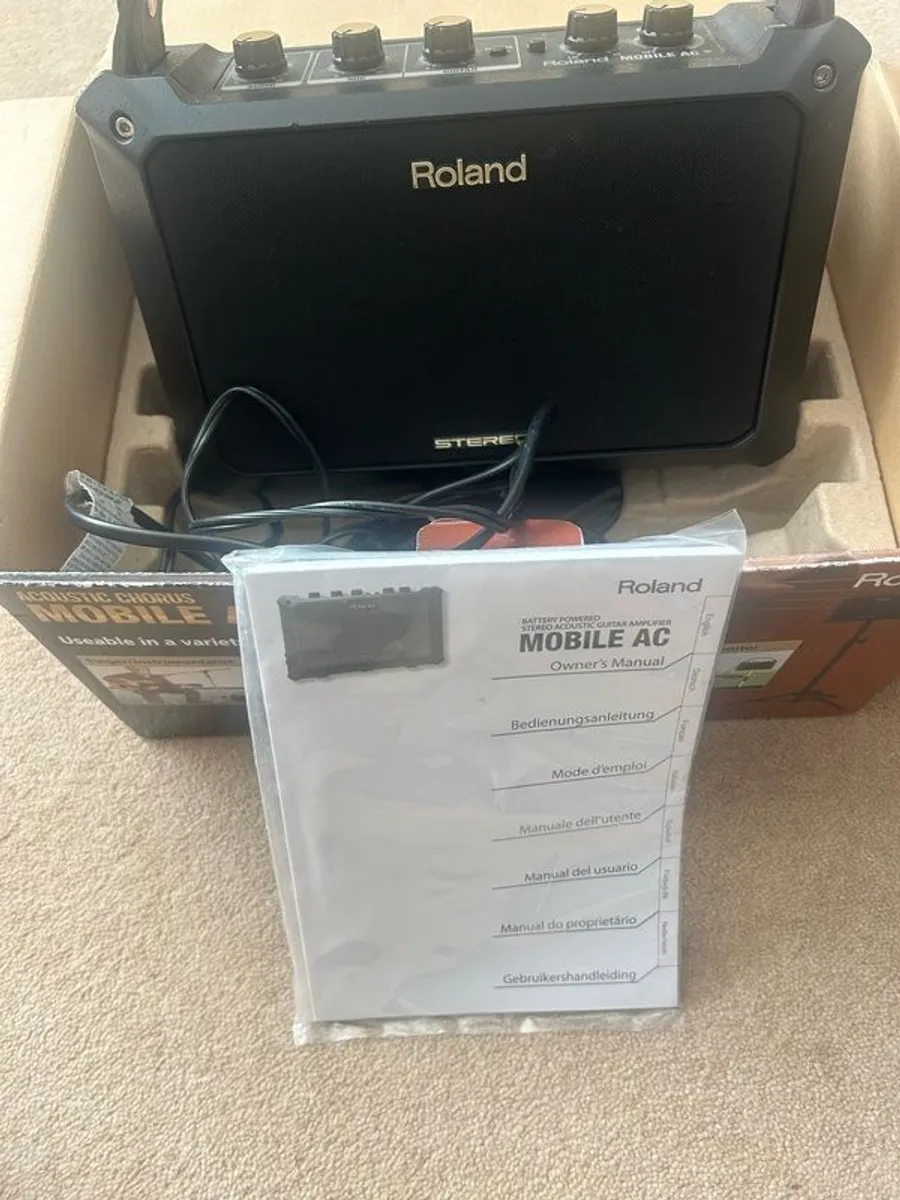 Roland AC Mobile acoustic guitar Amp - Image 3