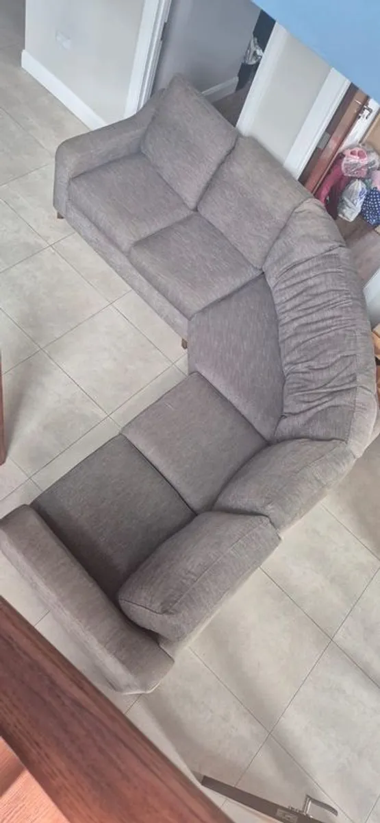Cornor Sofa - Image 4
