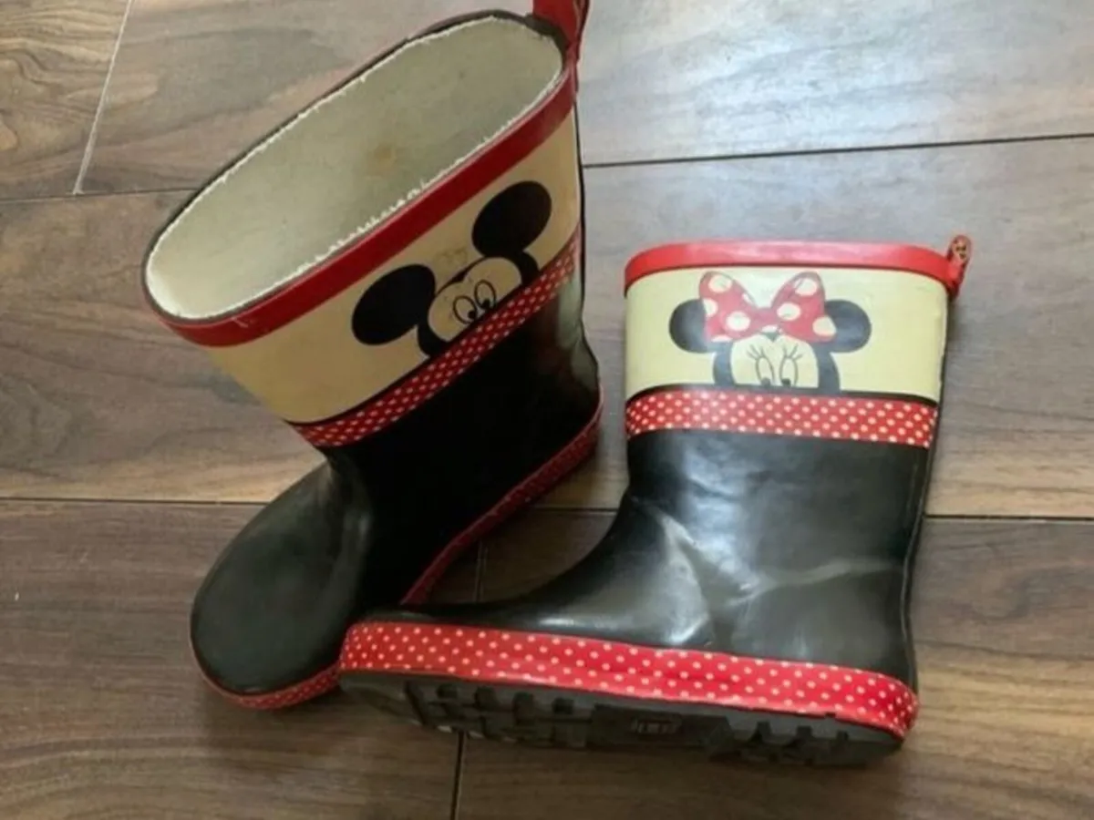 Girls Minnie Mouse Wellies: Size 13 - Image 1
