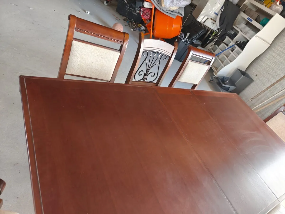 Extendable table and 8 chairs - Image 3