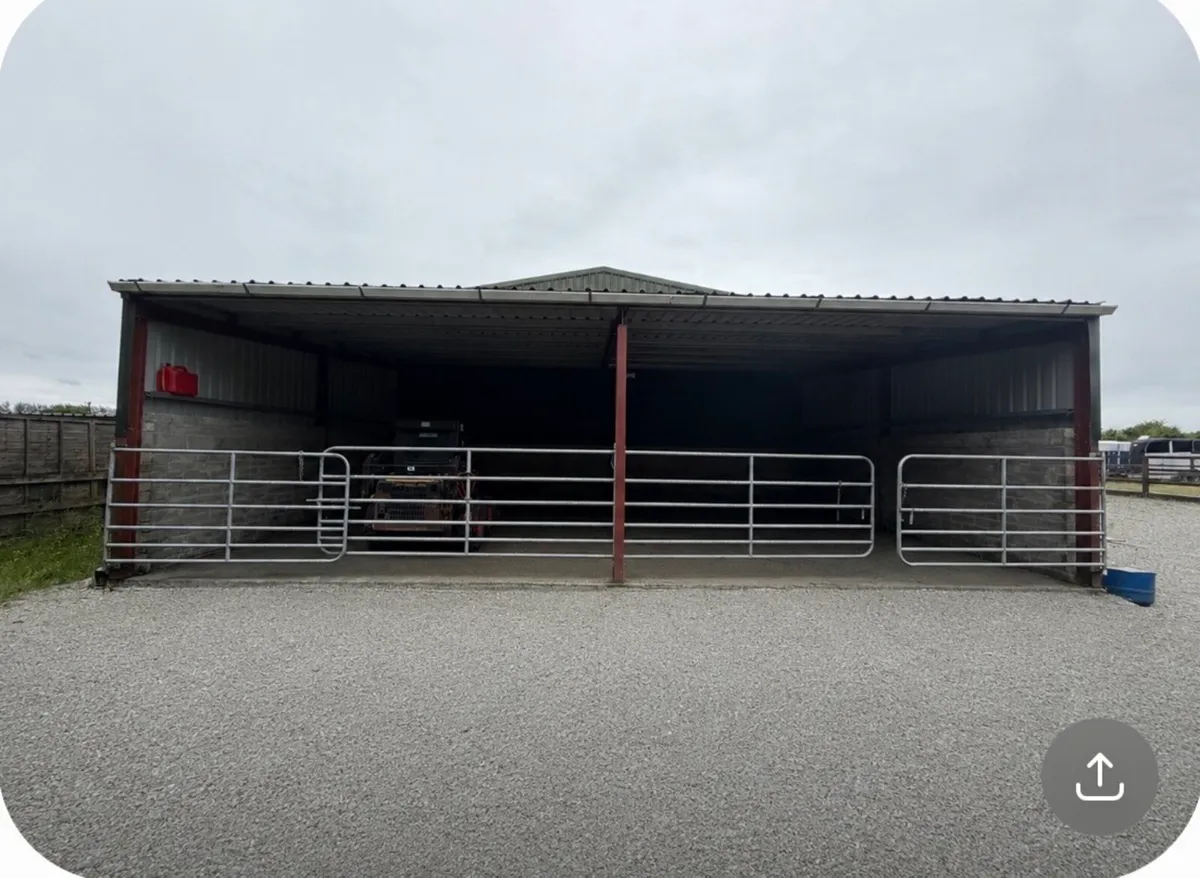 Small yard with barn - Image 1