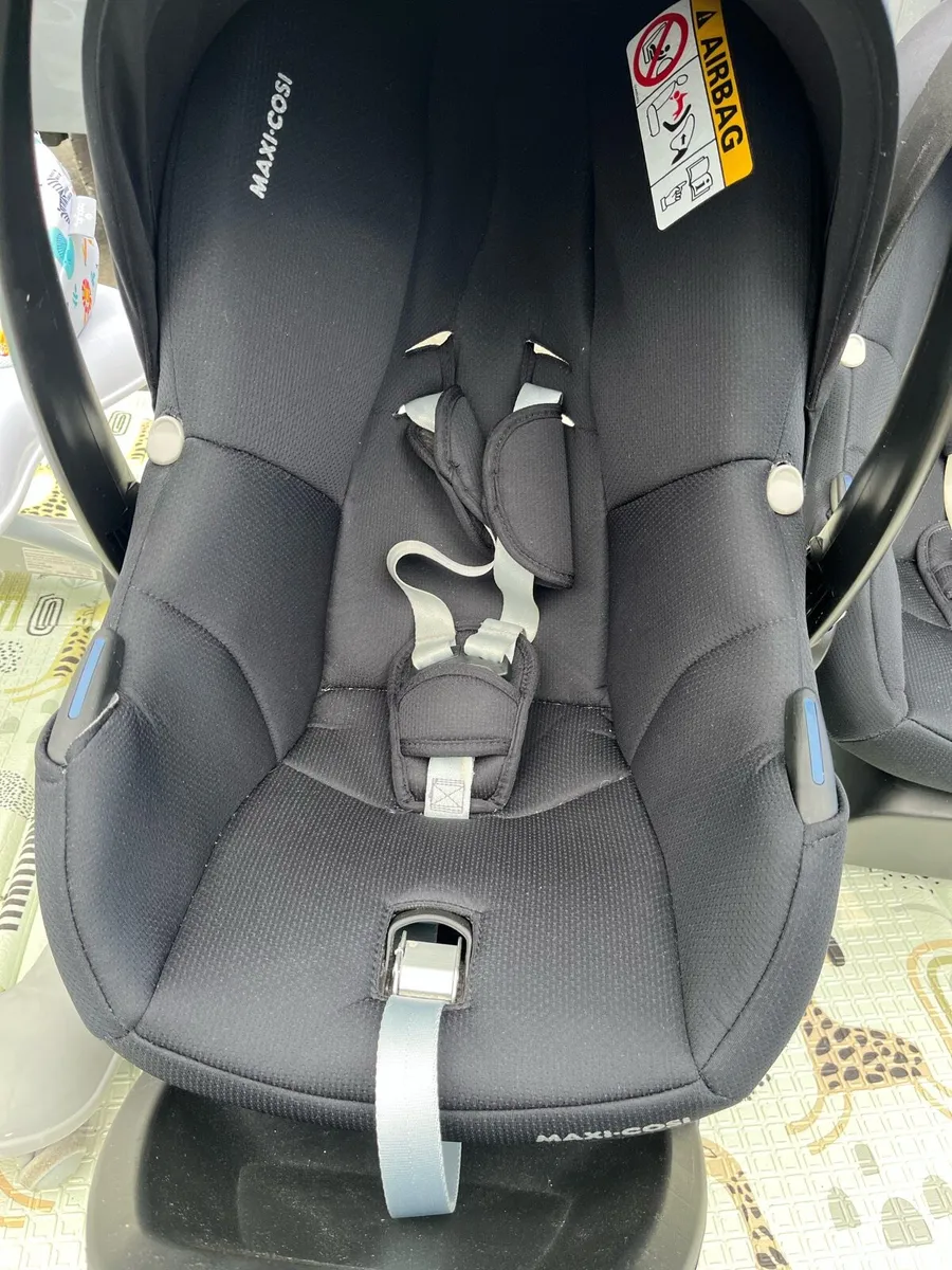 Maxi-Cosi car seat and isofix base X2 - Image 2