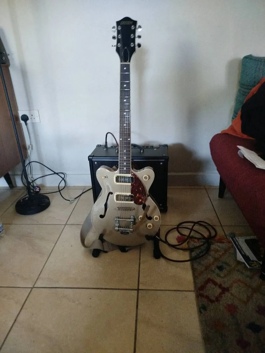 Guitar and amp - Image 3