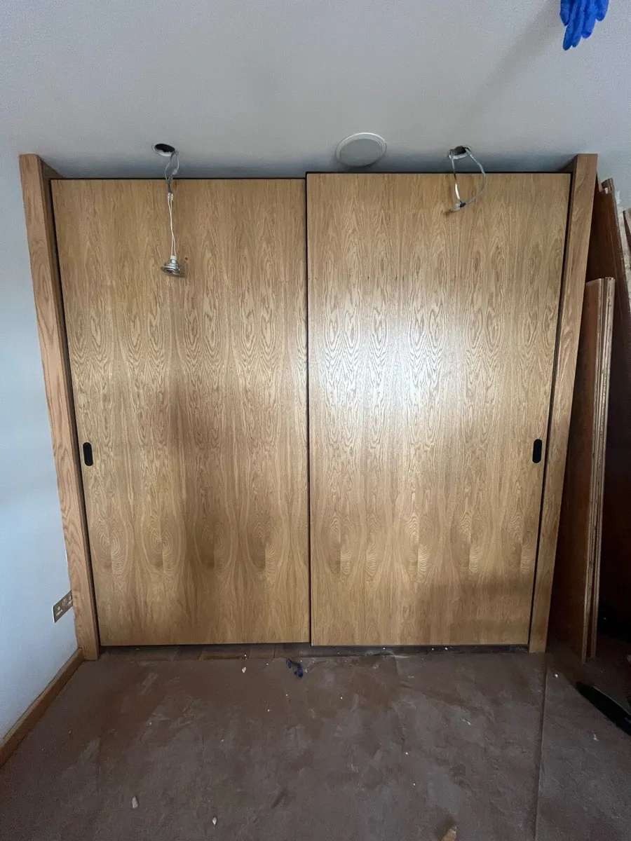 Sliding wardrobe - Image 1