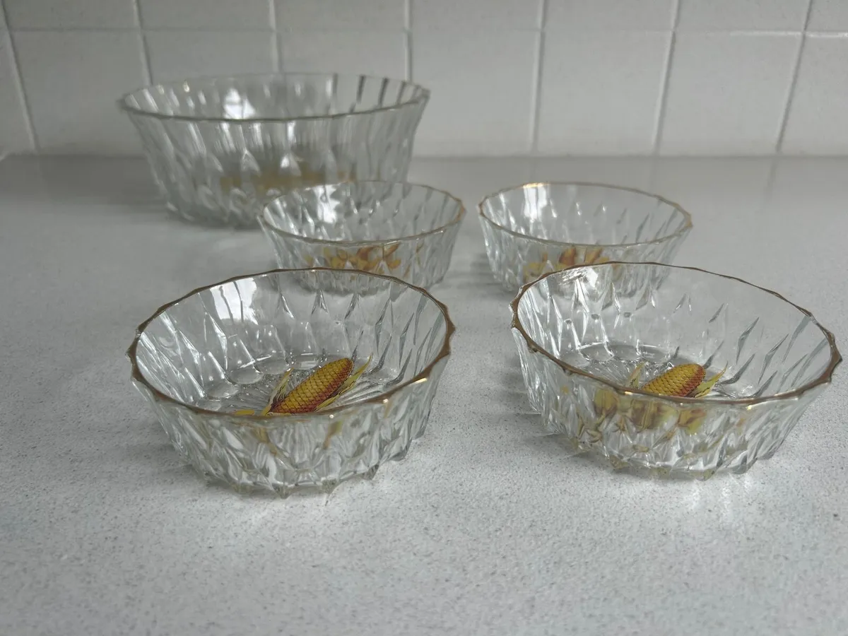 Vintage 5 piece glass berry set - Image 2
