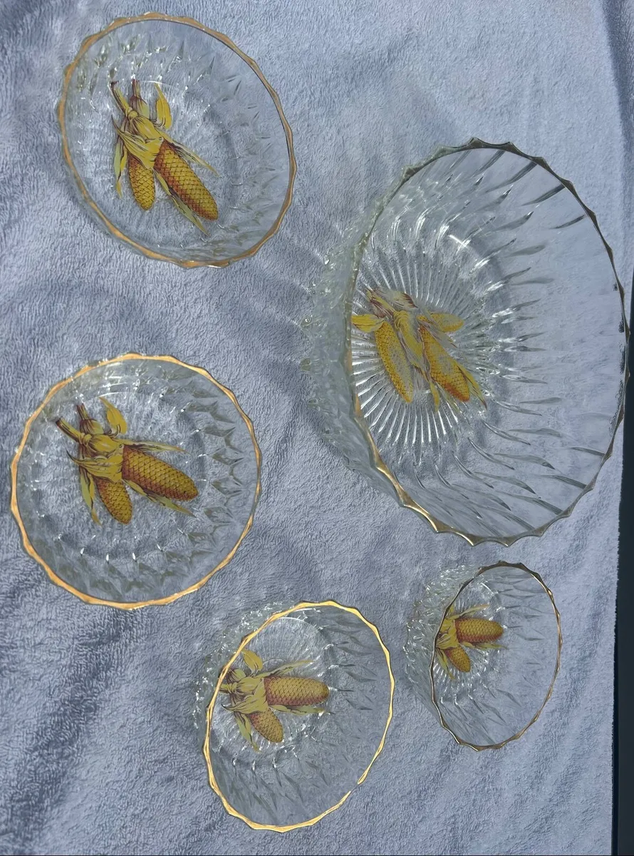 Vintage 5 piece glass berry set - Image 1