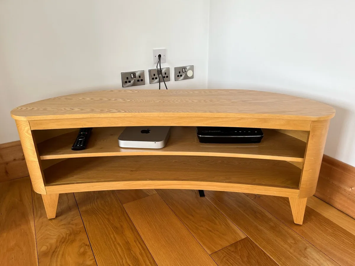Contemporary curved oak finish TV stand