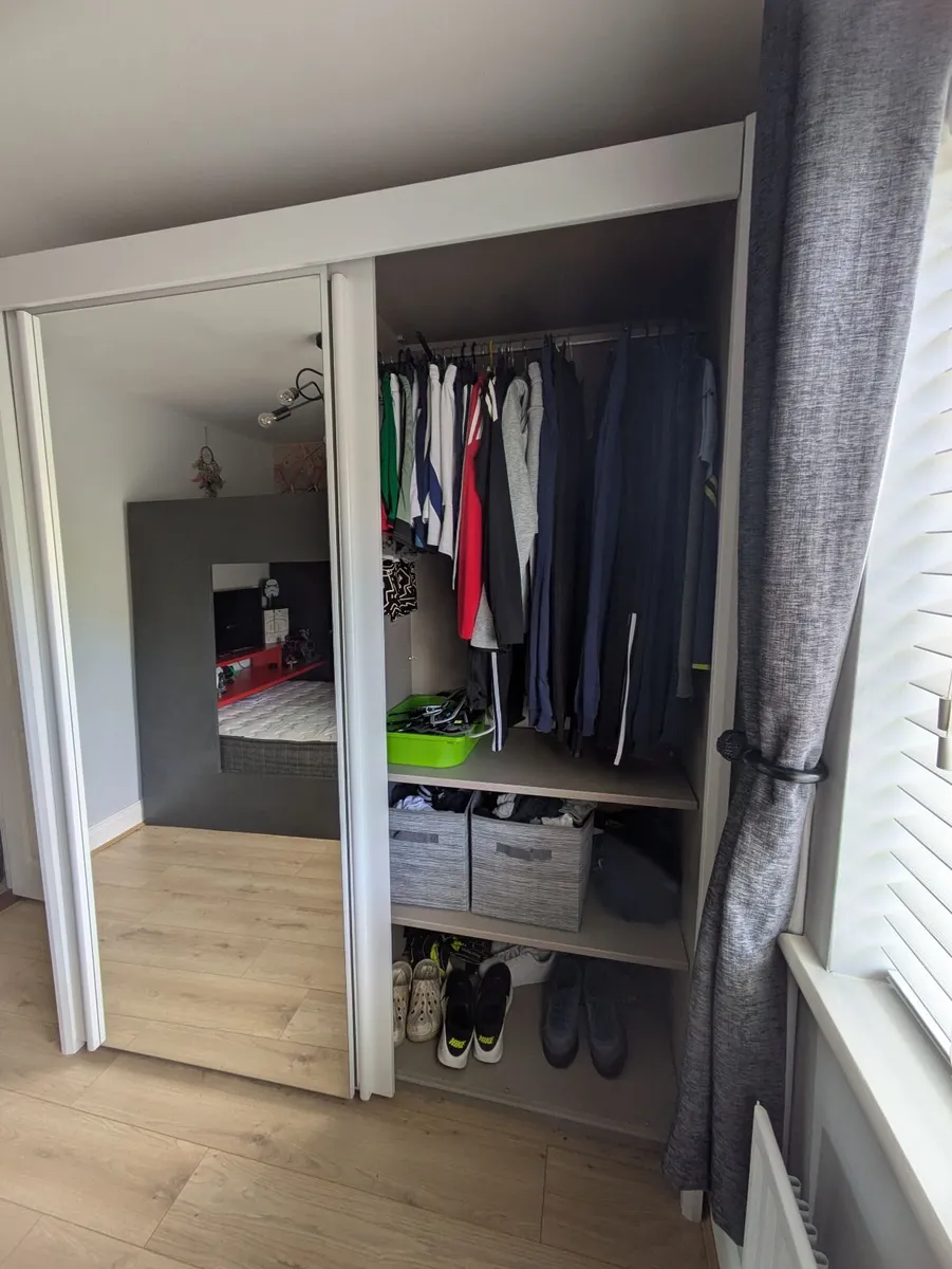 Sliding door wardrobe - Image 2